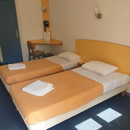 Hotel & 2*