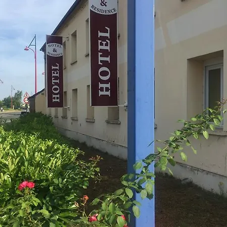 Hotel &