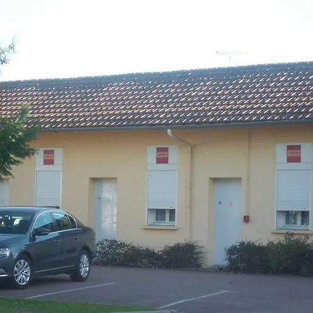 Hotel & 2*