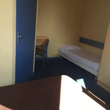 Hotel & 2*