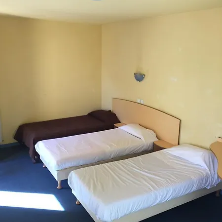 Hotel & 2*