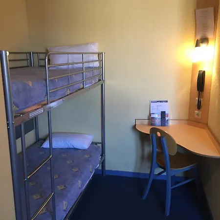 & Hotel 2*